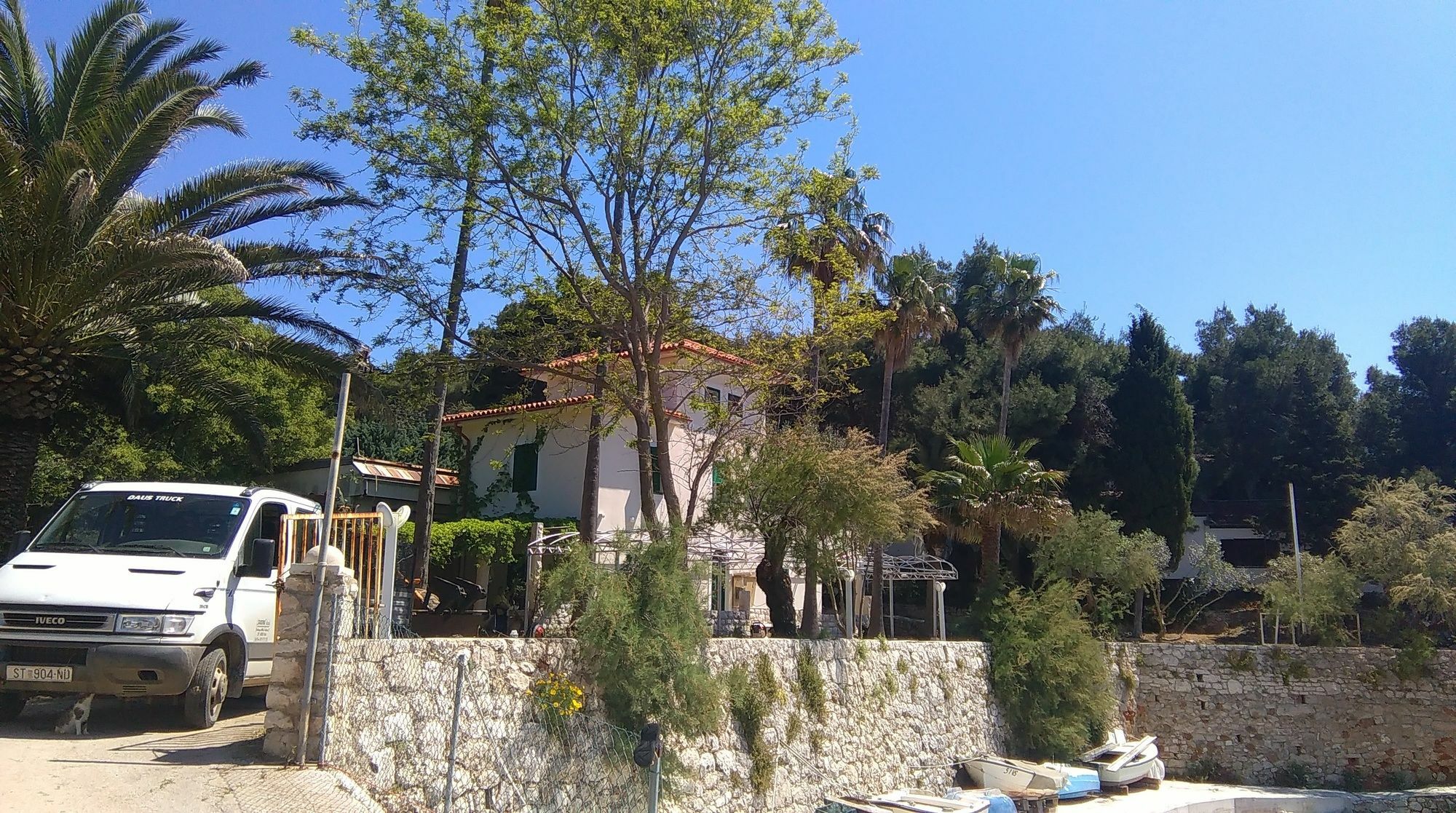 Resort Village T.N. Milna Vis Exteriör bild